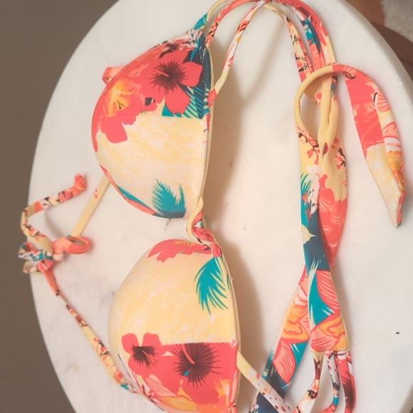 Two Piece Floral Bikini - Picture 3 of 7